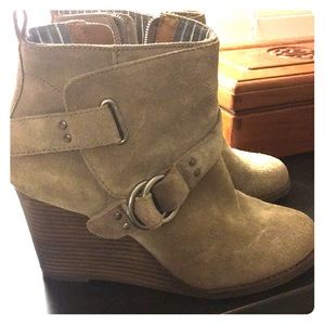 Lucky Brand sz 6 suede boot wedges!